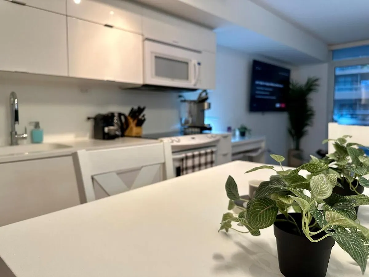 Comfy 1Bdrm Plus Den 3 Real Beds Toronto 0*,