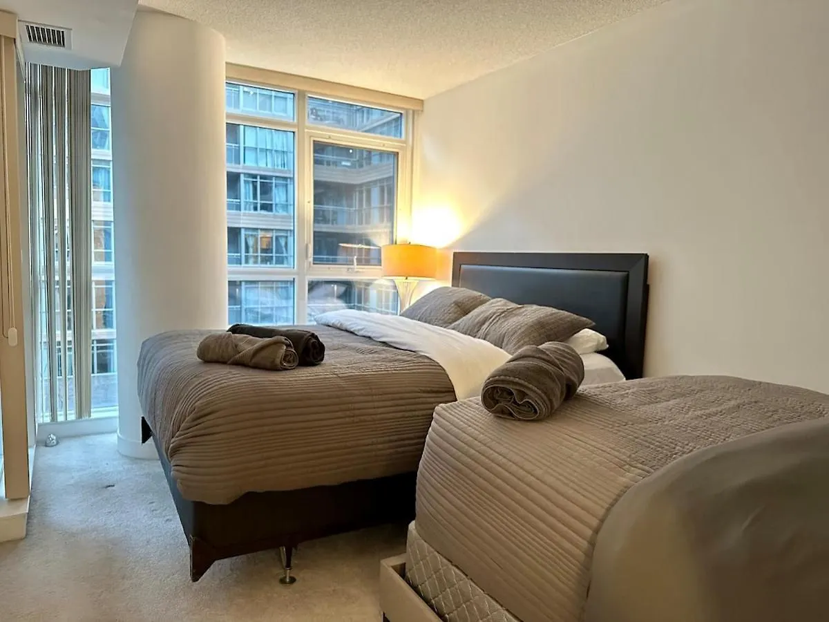 Comfy 1Bdrm Plus Den 3 Real Beds Toronto Apartment